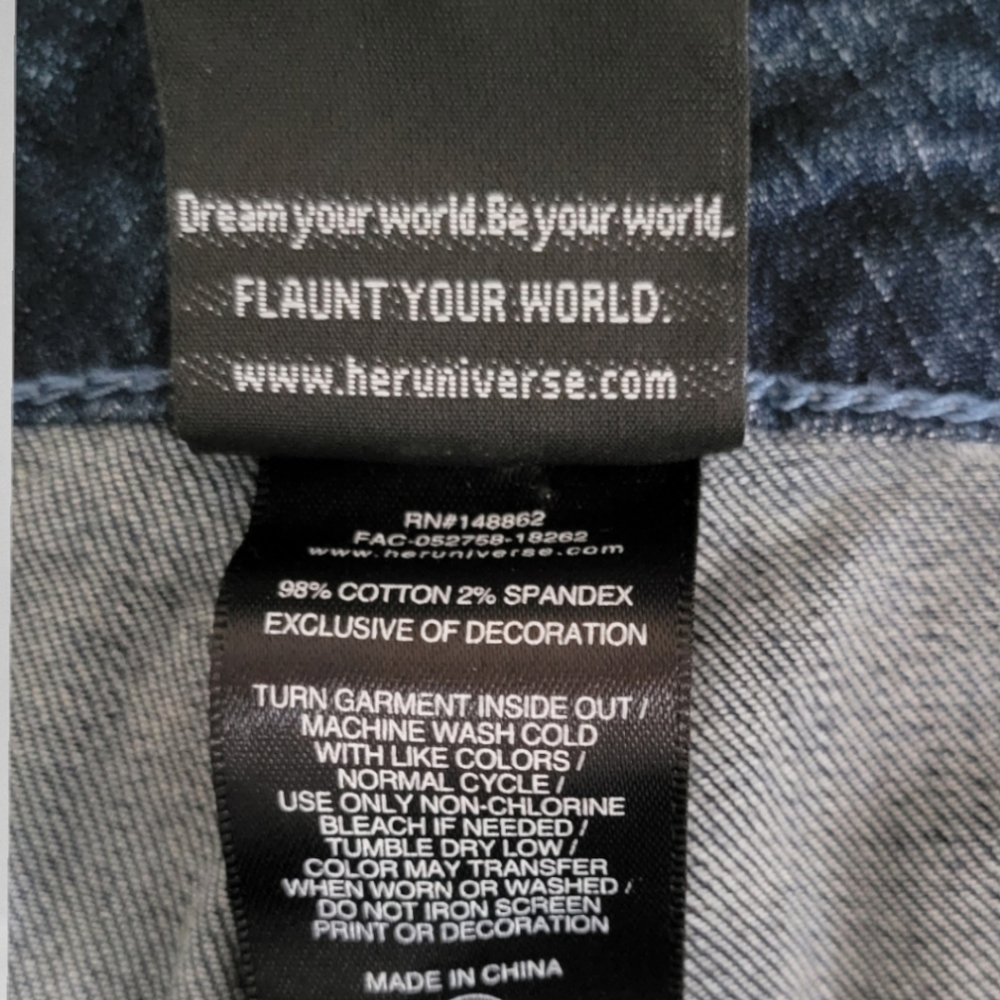 Captain Marvel Her Universe Patchwork Boyfriend J… - image 6